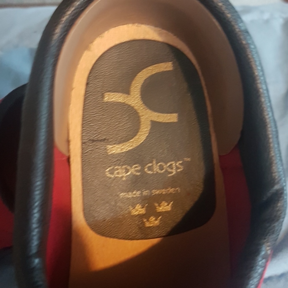 Cape Clogs - Picture 2 of 2